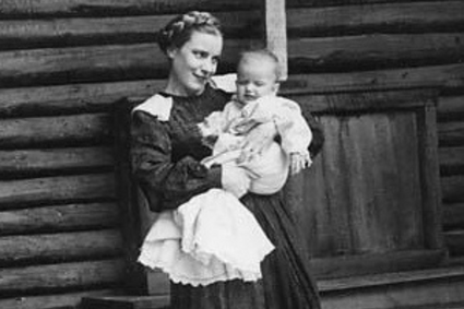 Katherine Cole playing Eleanoar White Dare in "The Lost Colony" Katherine Cole playing Eleanoar White Dare in "The Lost Colony"